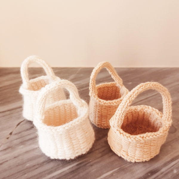 Tiny knitted basket