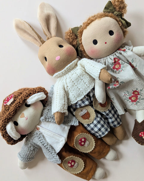Daisy - dress up doll - Cinnamon Hair