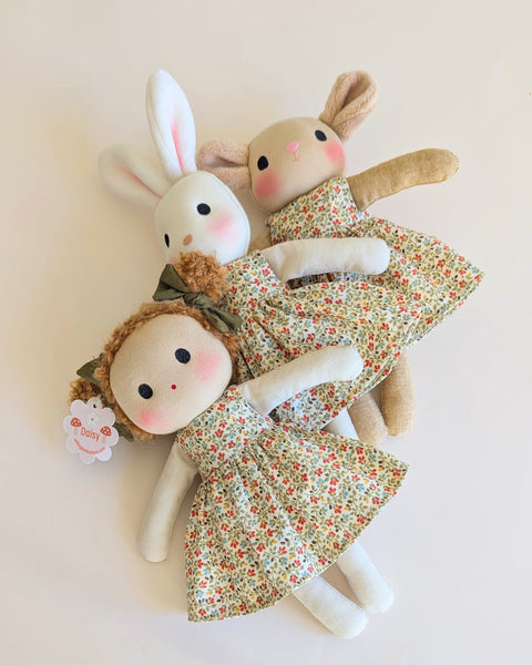 Daisy - dress up doll - Cinnamon Hair