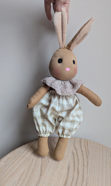 Organic wool neck ruffle
