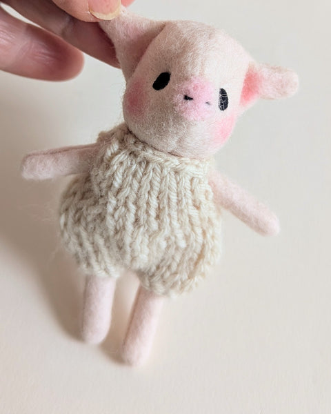 Tiny Pig in a basket play set