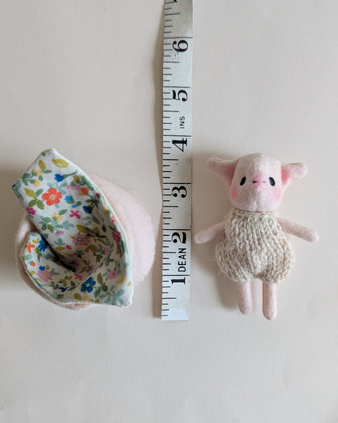 Tiny Pig in a basket play set
