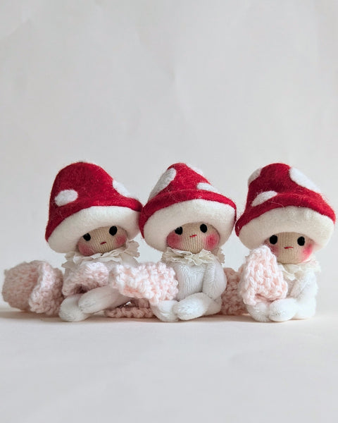 Mushlings - Red (seated + blankets)