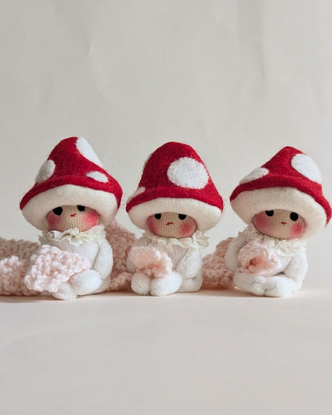 Mushlings - Red (seated + blankets)