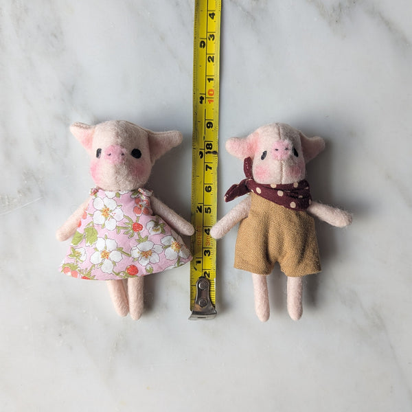 Tiny Piglets (1)