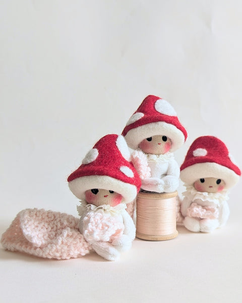 Mushlings - Red (seated + blankets)