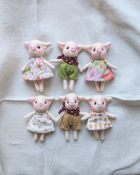 Tiny Piglets (1)
